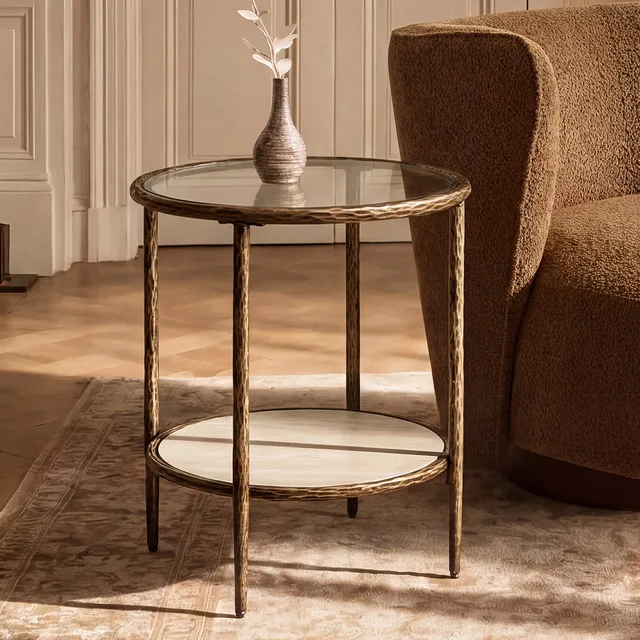 Table 21" 24 inches 21 inches