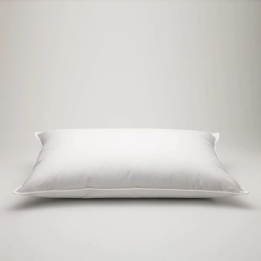 Pillow white 33 ounces 36 inches