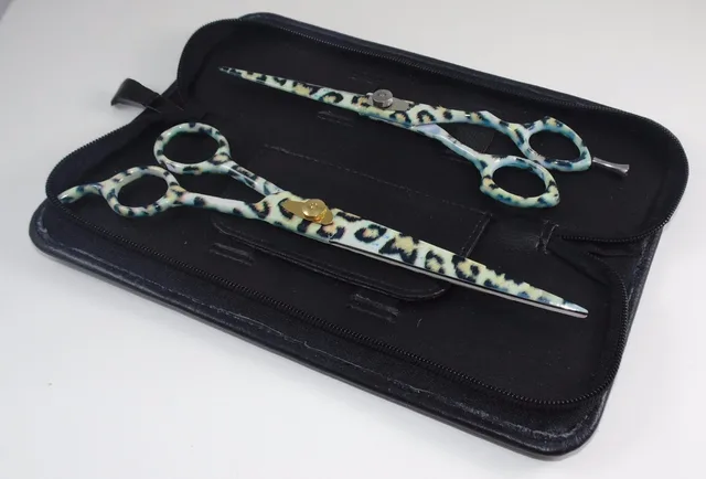 Pet Grooming 8"
