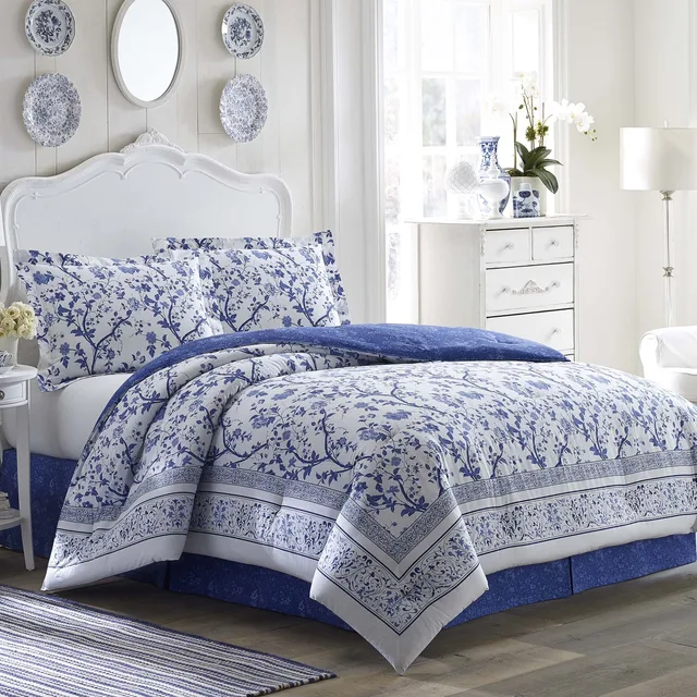 Bedding blue white 15 inch