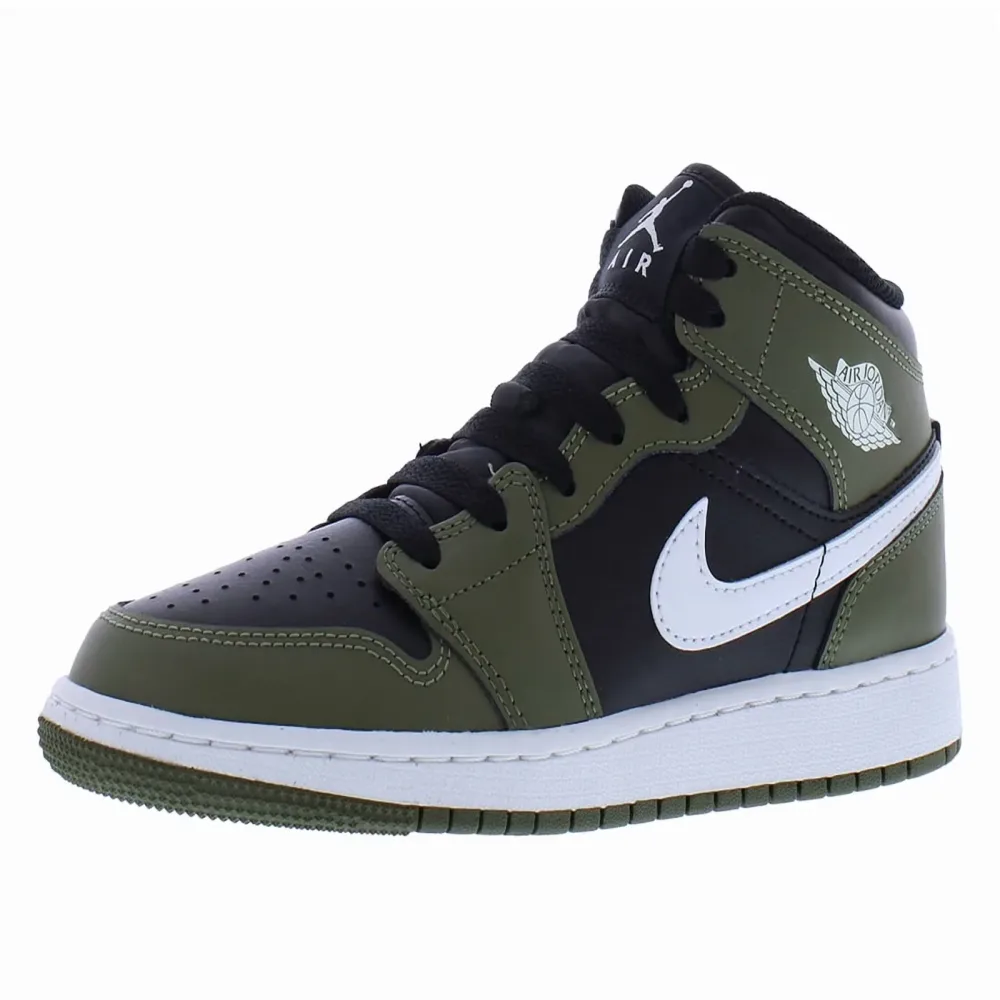 Shoe black white green
