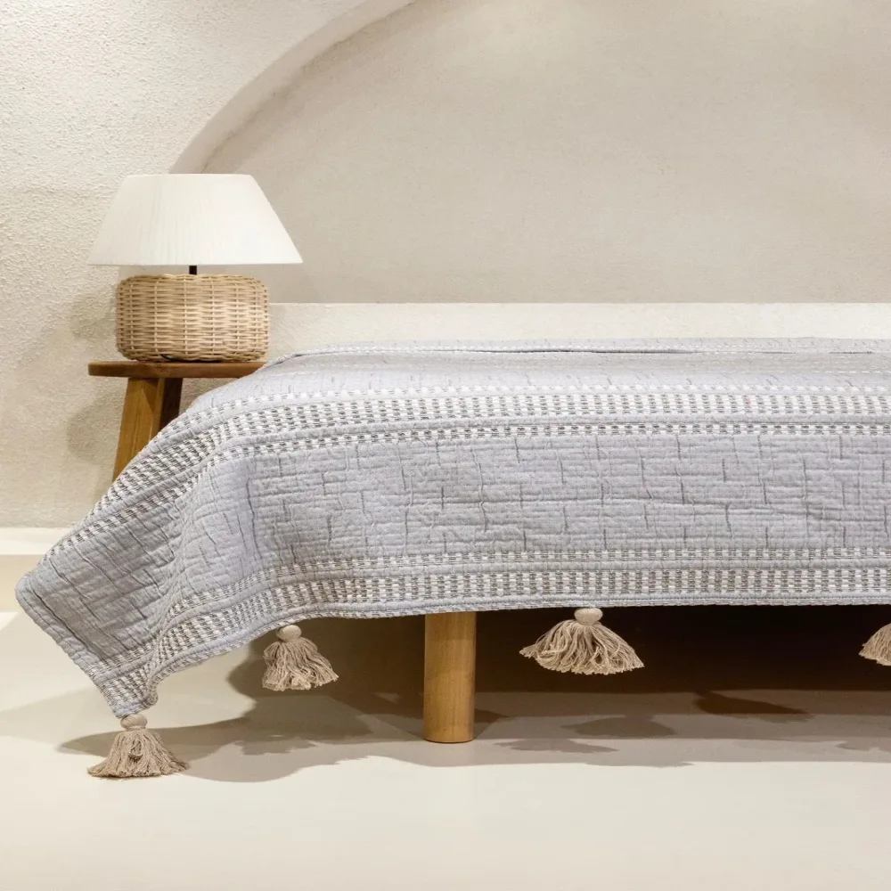 Bedding beige gray