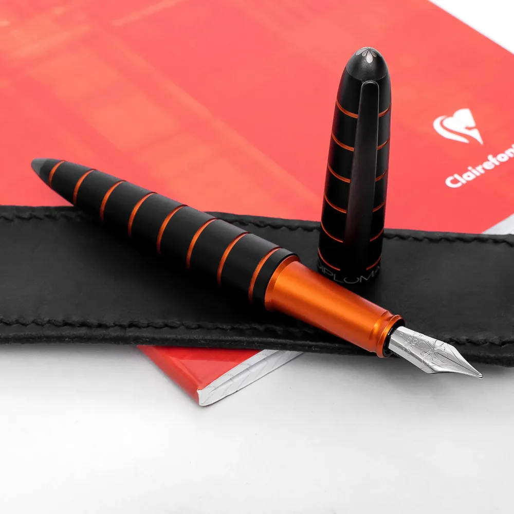 Fountain Pen black orange 5.38 in