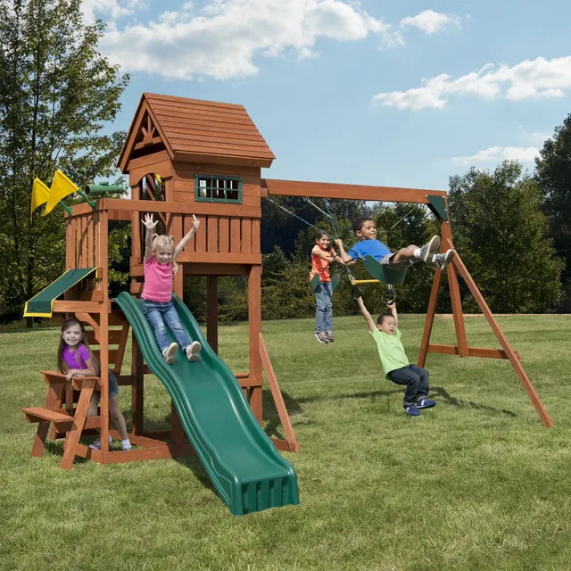 Wooden Backyard 4 ft 5 ft 115 pounds