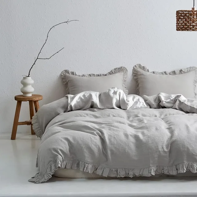 Bedding white grey 68"