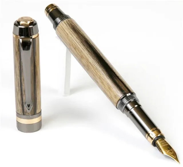 Fountain Pen black white