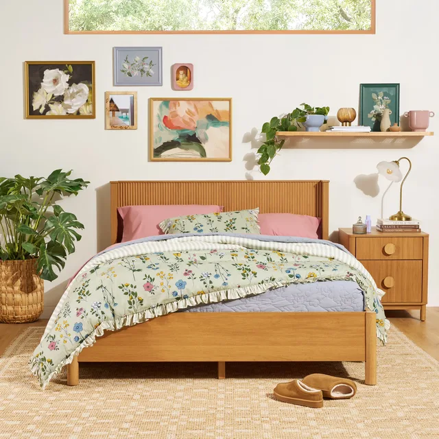 Queen Bed 66.625 in 85.125 in 40.25 in