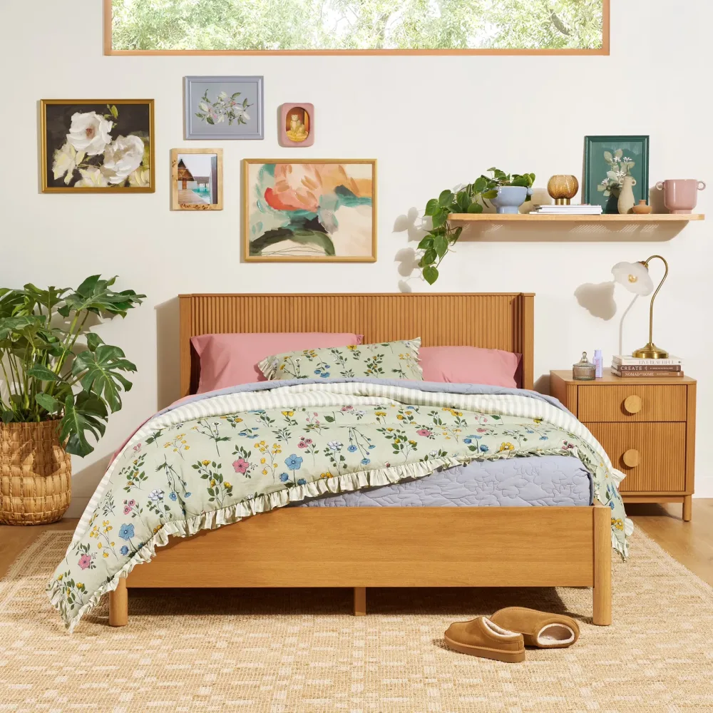 Queen Bed 66.625 in 85.125 in 40.25 in